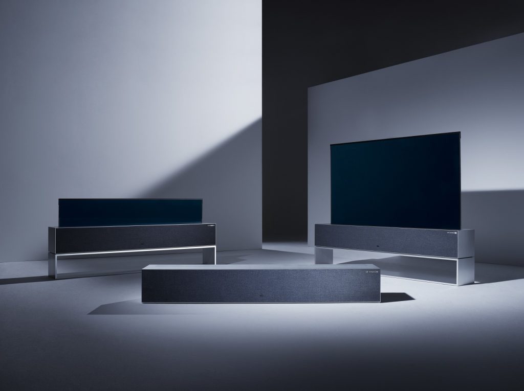 LG Signature OLED TV R навиваем телевизор