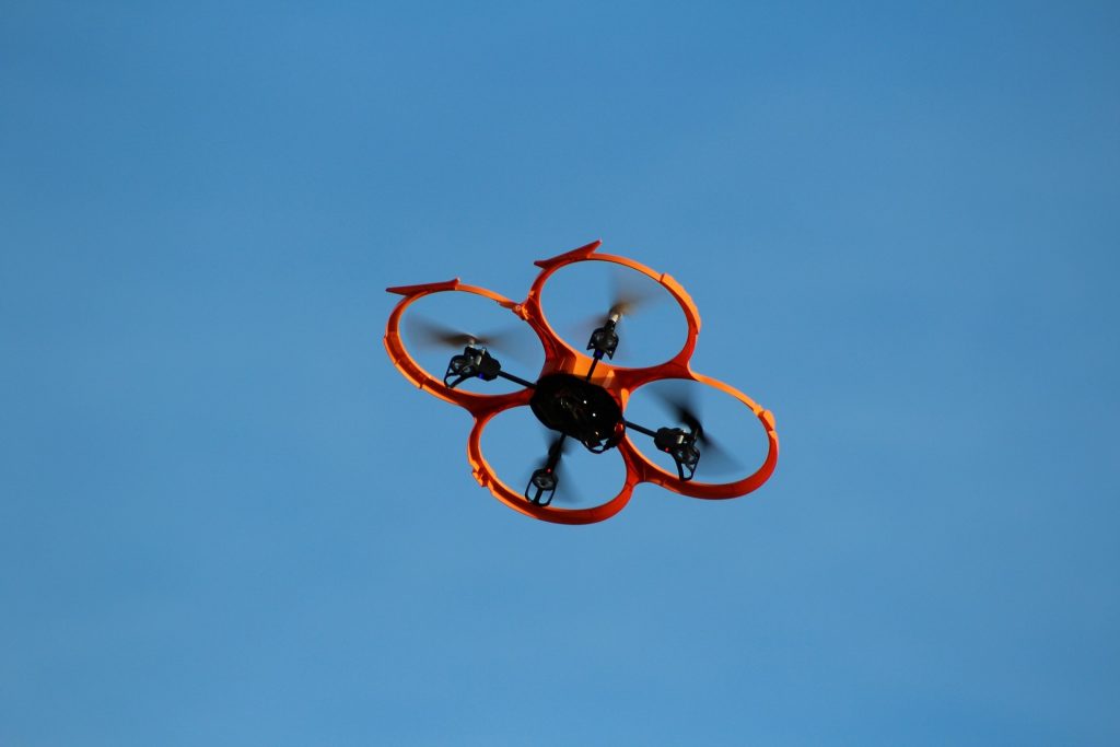 drone-1007506_1920