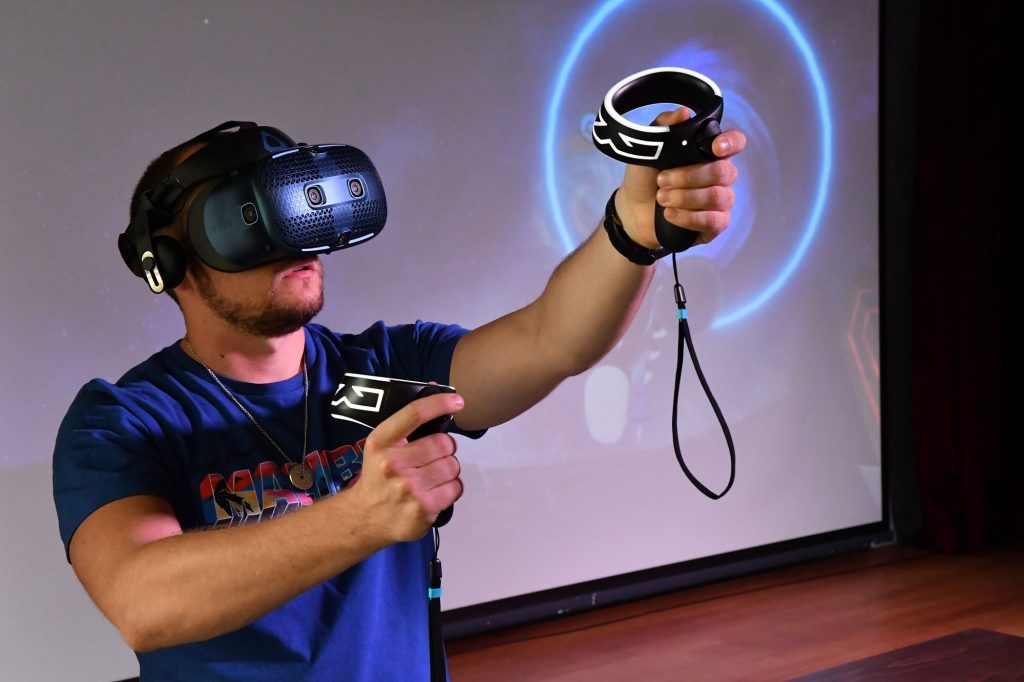HTC Vive Cosmos 8