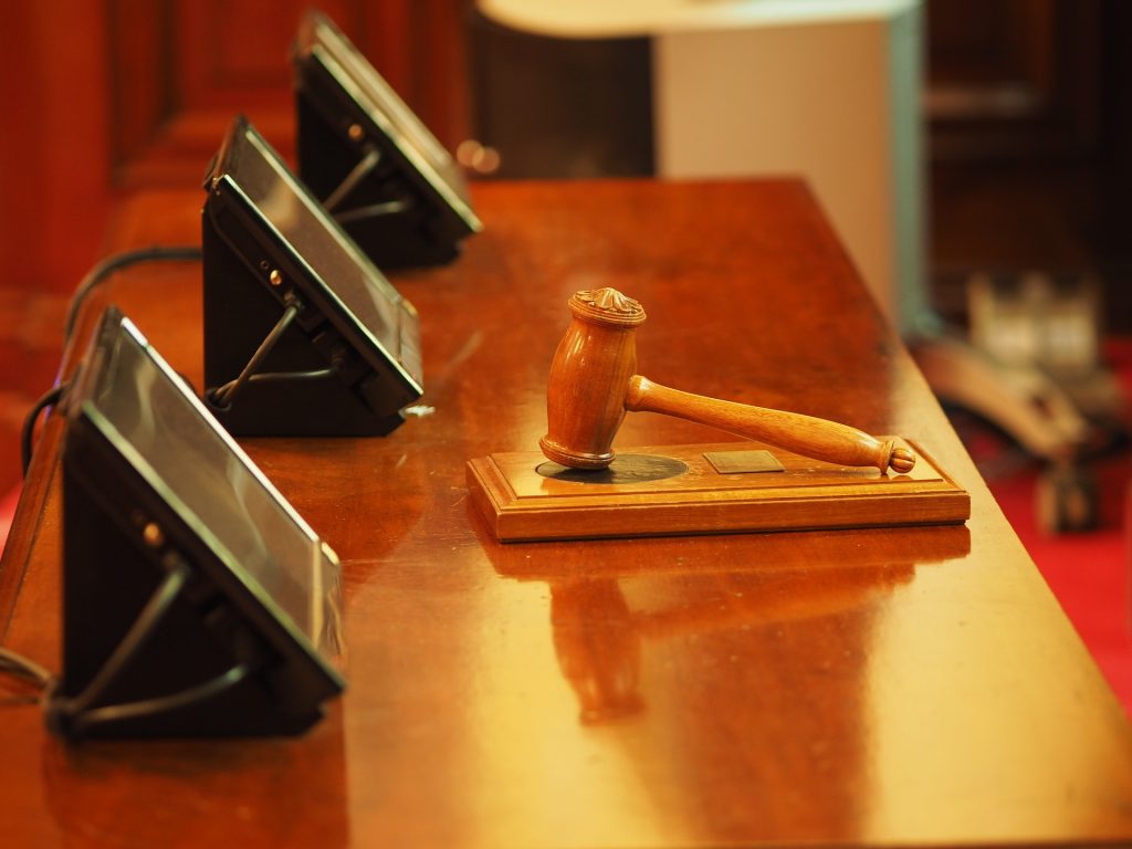 judge-hammer-auction