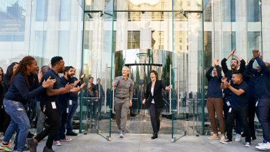 Apple_iPhone-11-Pro-tim-cook