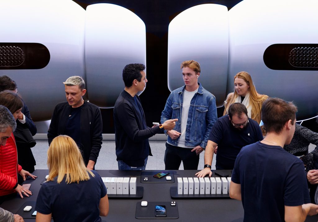 Apple-AirPod-Pro-launch-2