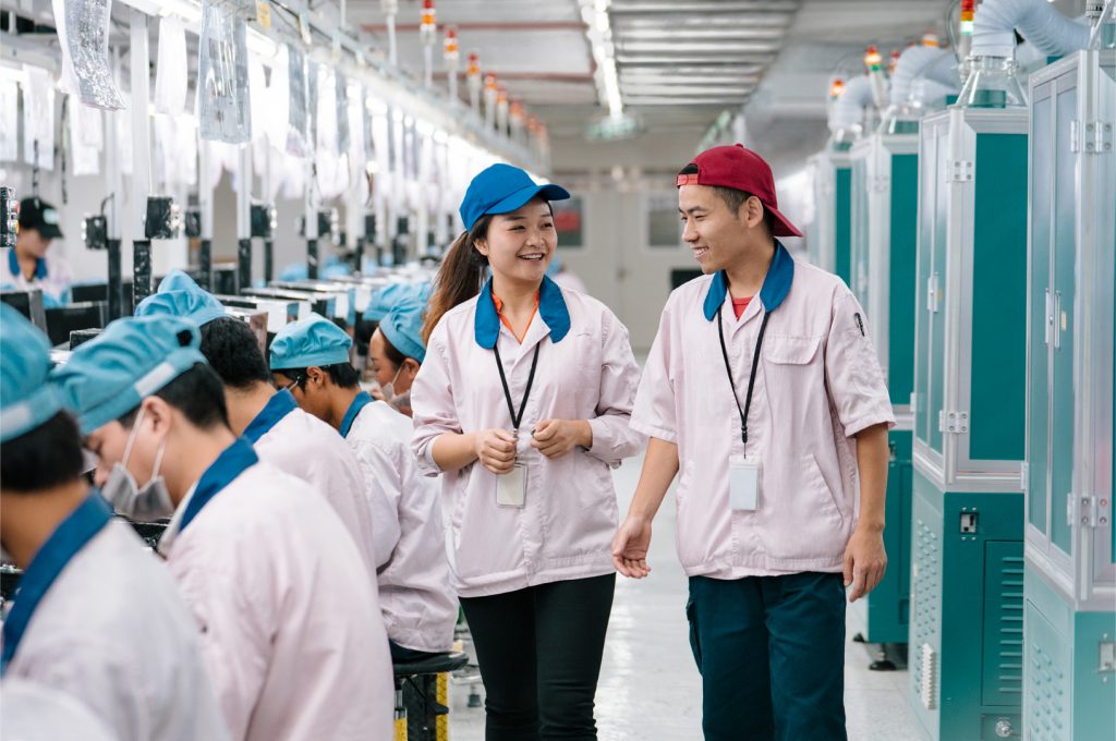 Apple_Pegatron_workers_walking
