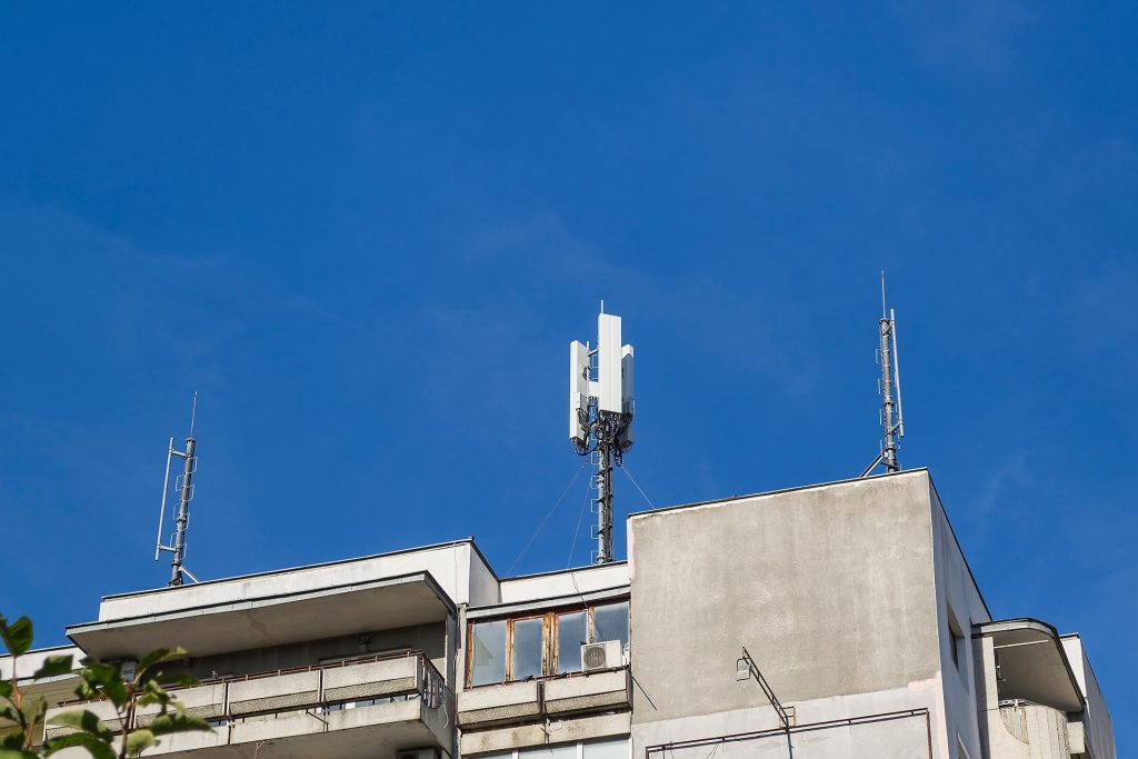 stck-mobile-antenna-block-roof