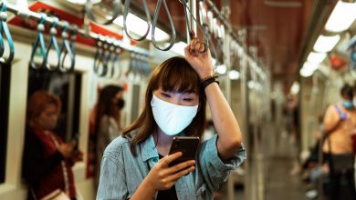 smartphone-mask-subway