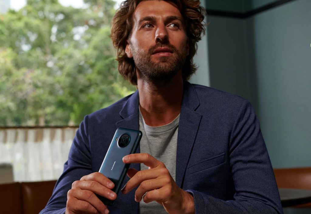 nokia_X10-lifestyle