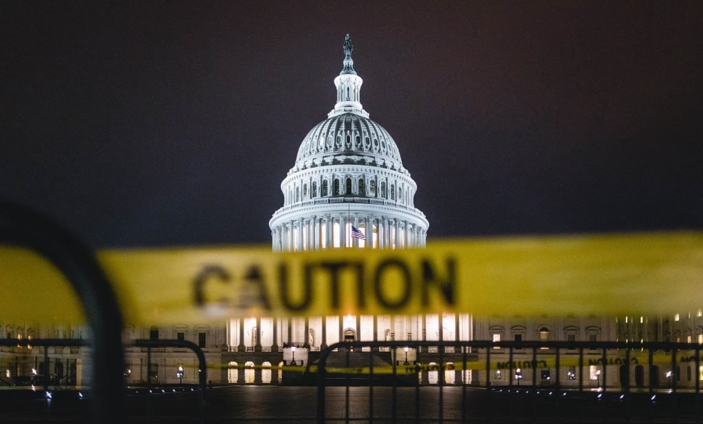 us-capitol-cation-night