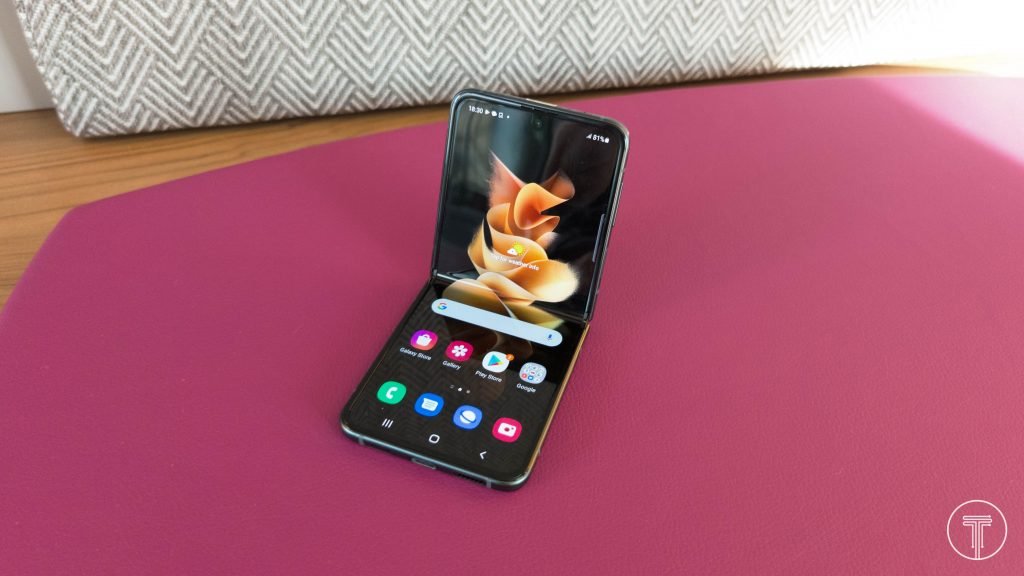 Samsung-Galaxy-Z-Flip-3-1