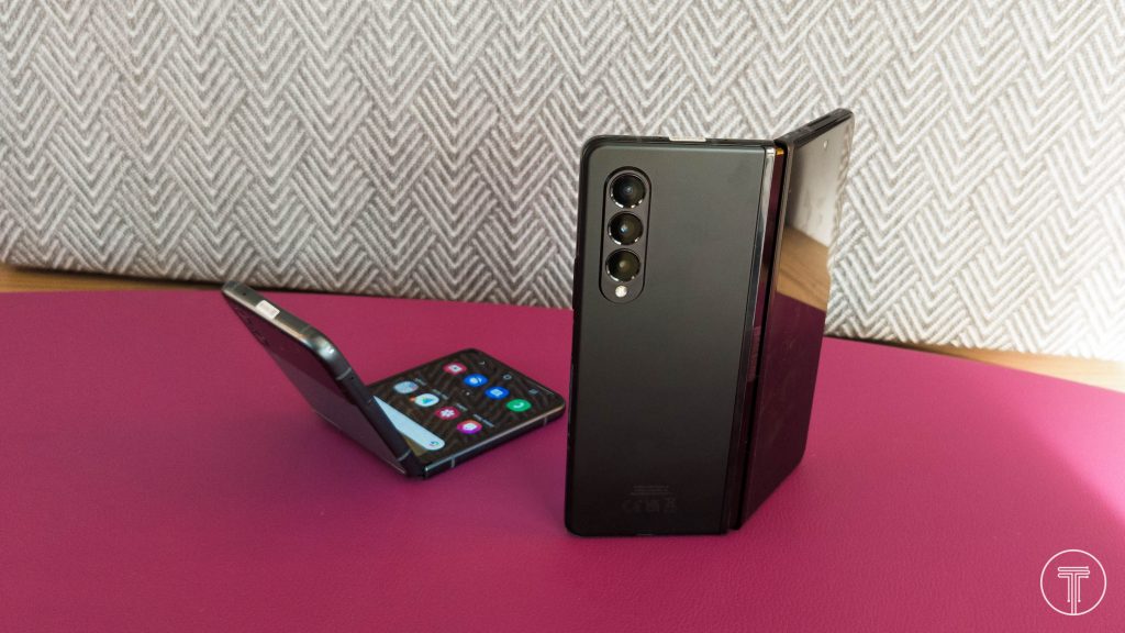 Samsung-Galaxy-Z-Fold-3-1