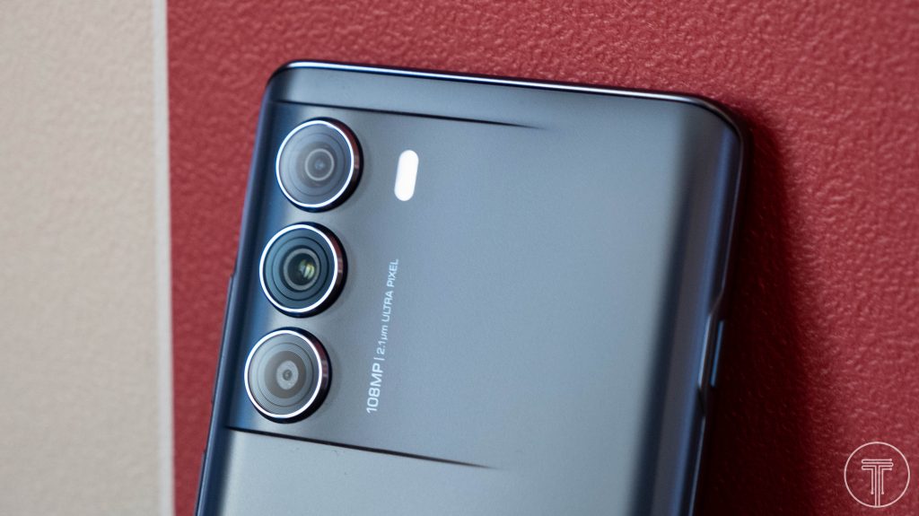 Motorola-Moto-G200-2
