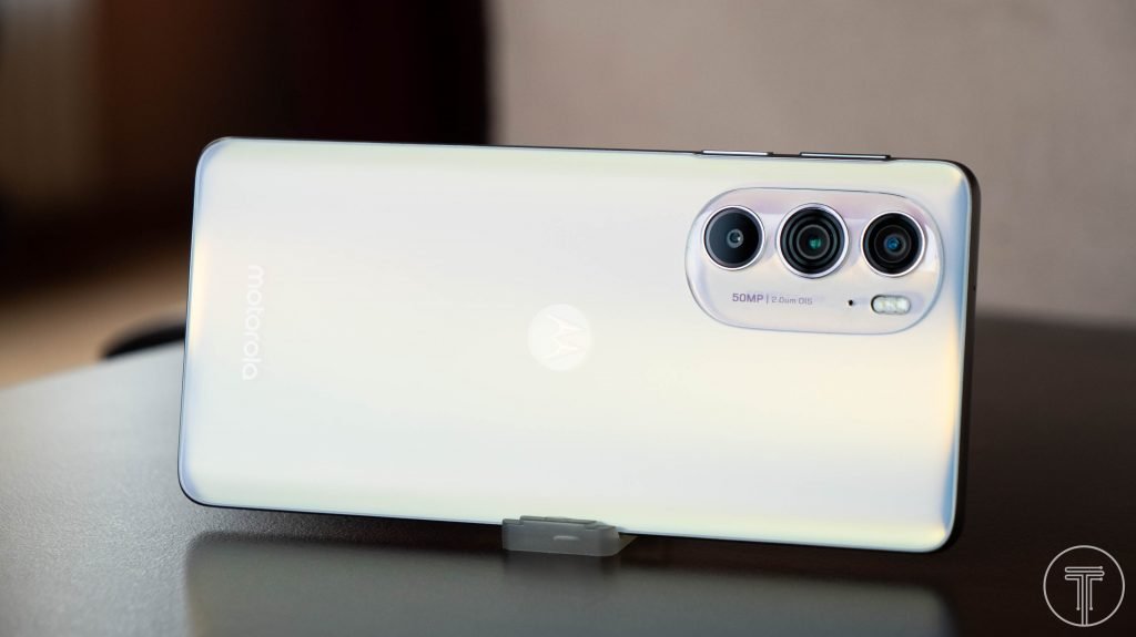 Motorola-Edge-30-Pro-3