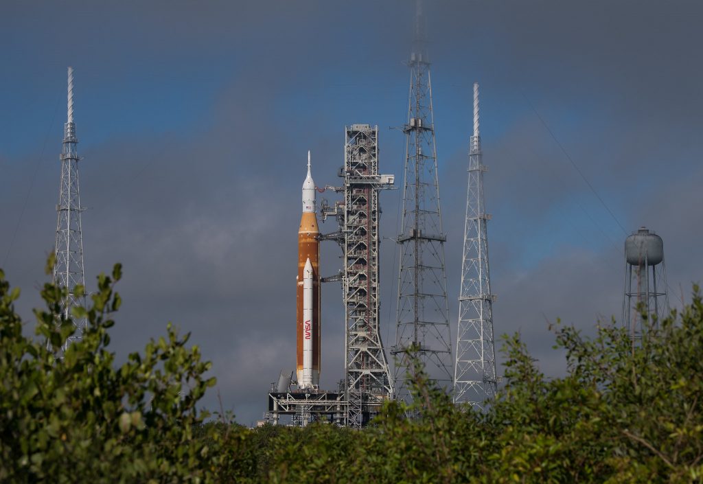 artemis_i_rocket_on_pad