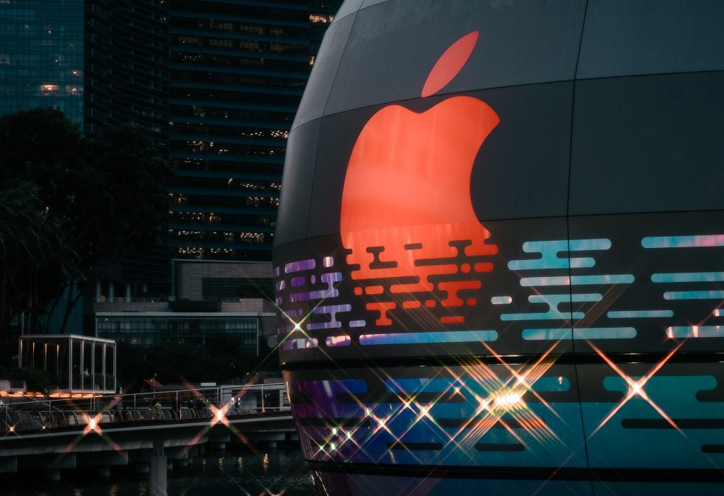 apple-red-logo-store