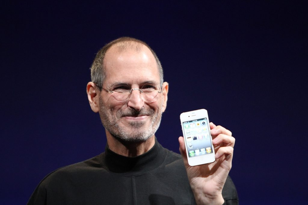 Steve_Jobs_iphone4_2010
