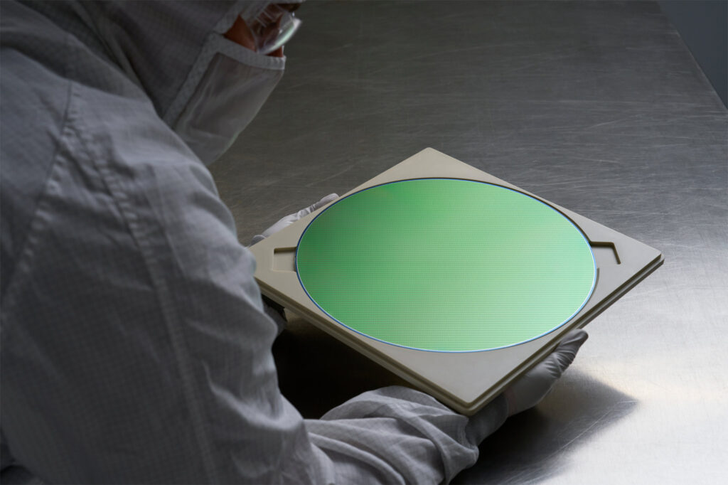 Apple-US-investment-semiconductor-wafer_big.jpg.large_2x