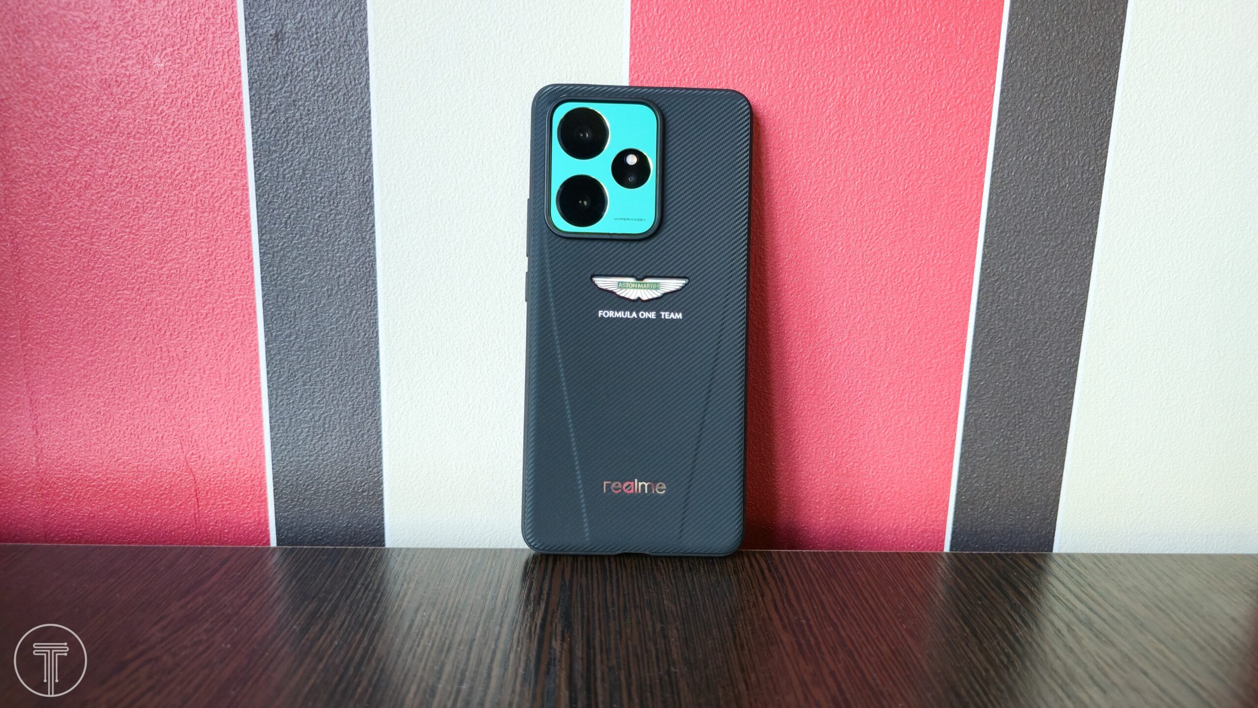 realme-gt-7-aston-martin-10