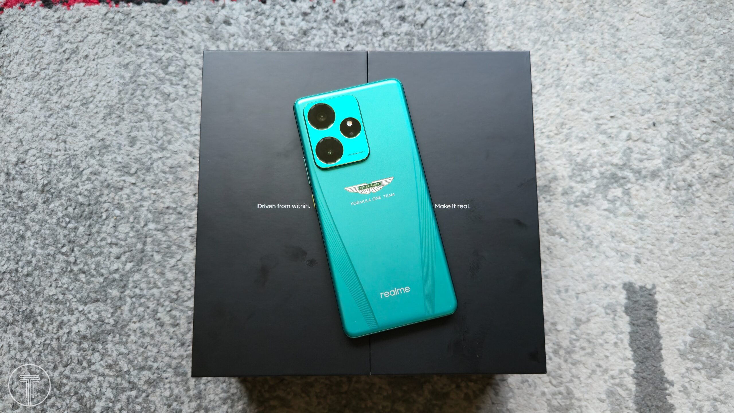 realme-gt-7-aston-martin-11