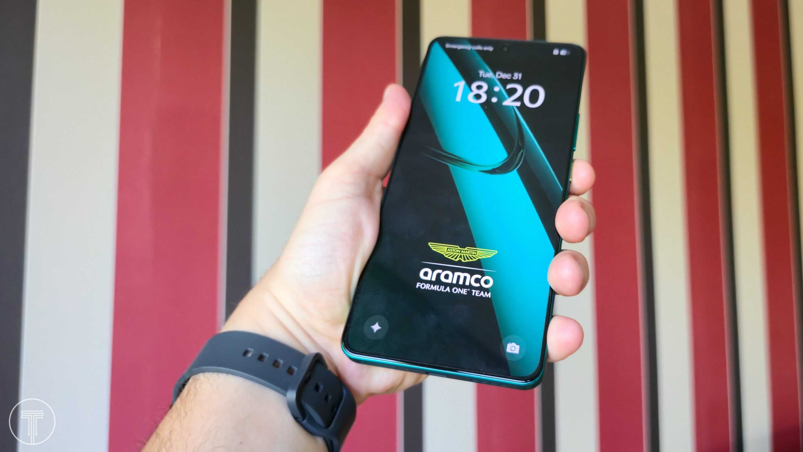 realme-gt-7-aston-martin-16