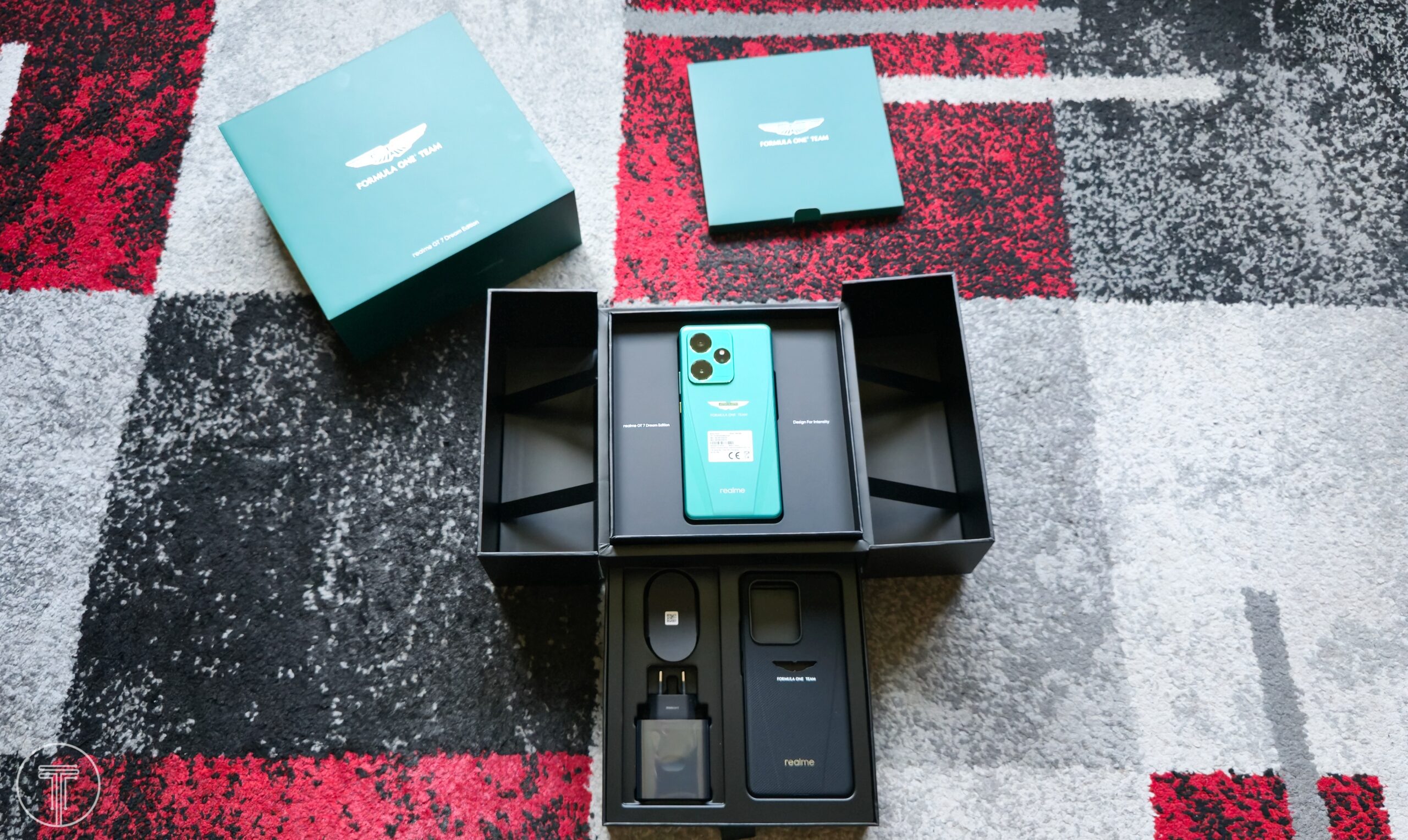 realme-gt-7-aston-martin-6