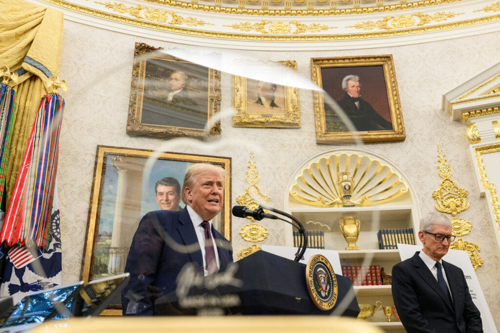 apple-tim-cook-trum-white-house