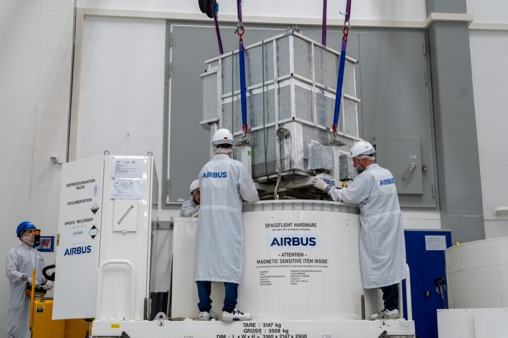 Packing of ACES atomic clock in Friedrichshafen_20250305-PRODUCT-FHN-ACES-highres-DSC08129