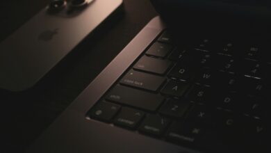 samuel-angor-laptop-smartphone-unsplash