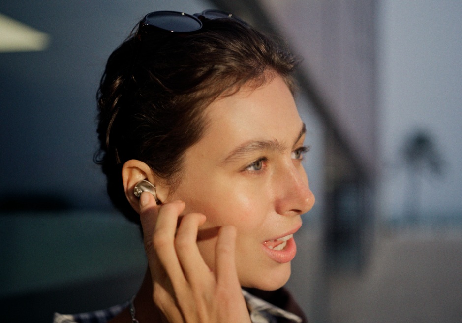 MOMENTUM True Wireless 5 lifestyle-1